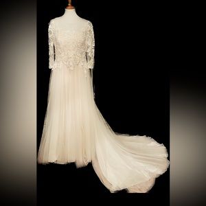 Brand New, Never Wore Gorgeous Wedding Dress